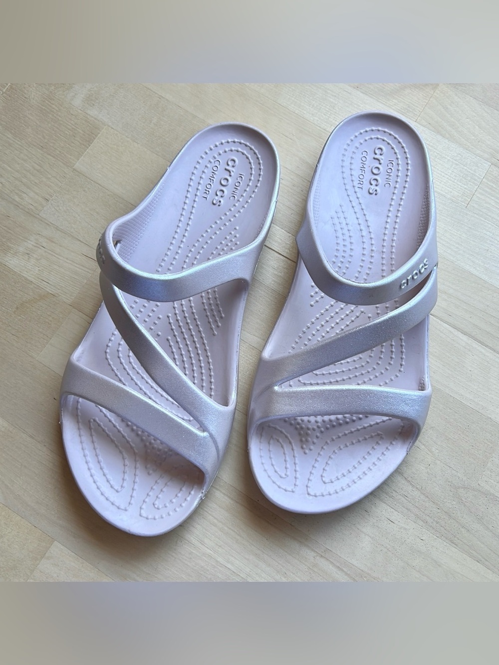 Crocs Women’s Kadee ll Pale Shimmer Pink Strappy Sandals Slipper size 8